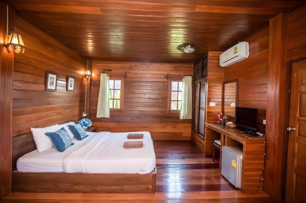 Huan Aumpron Resort Phrae Exterior photo