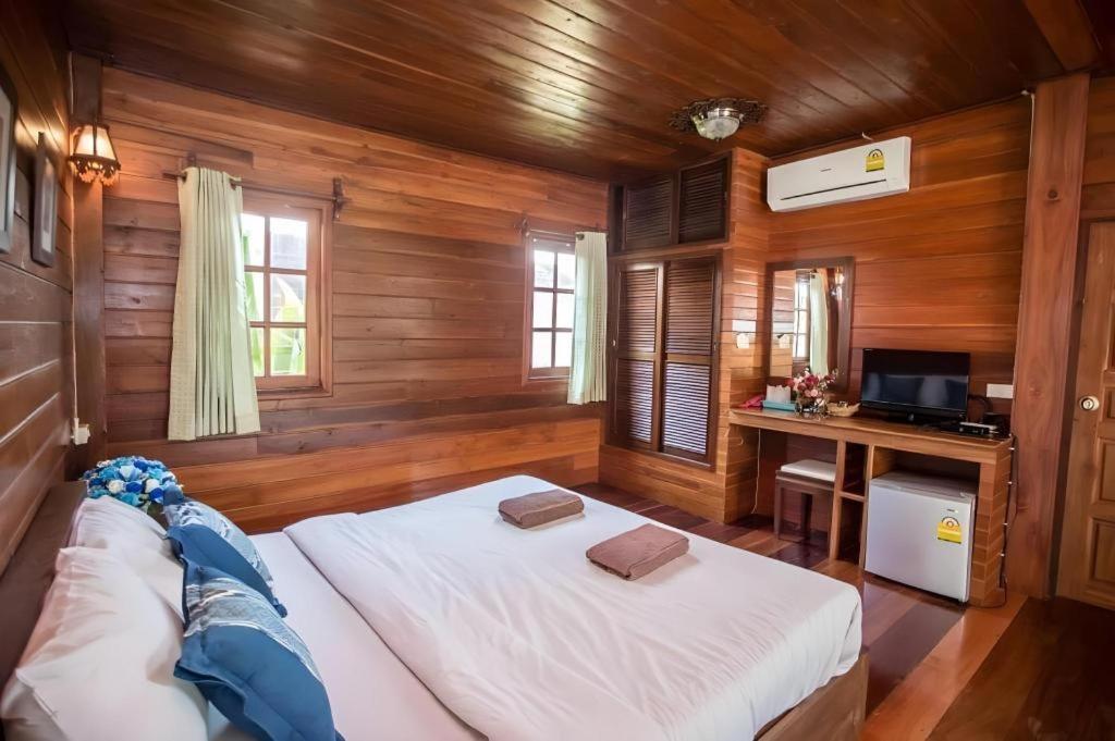 Huan Aumpron Resort Phrae Exterior photo