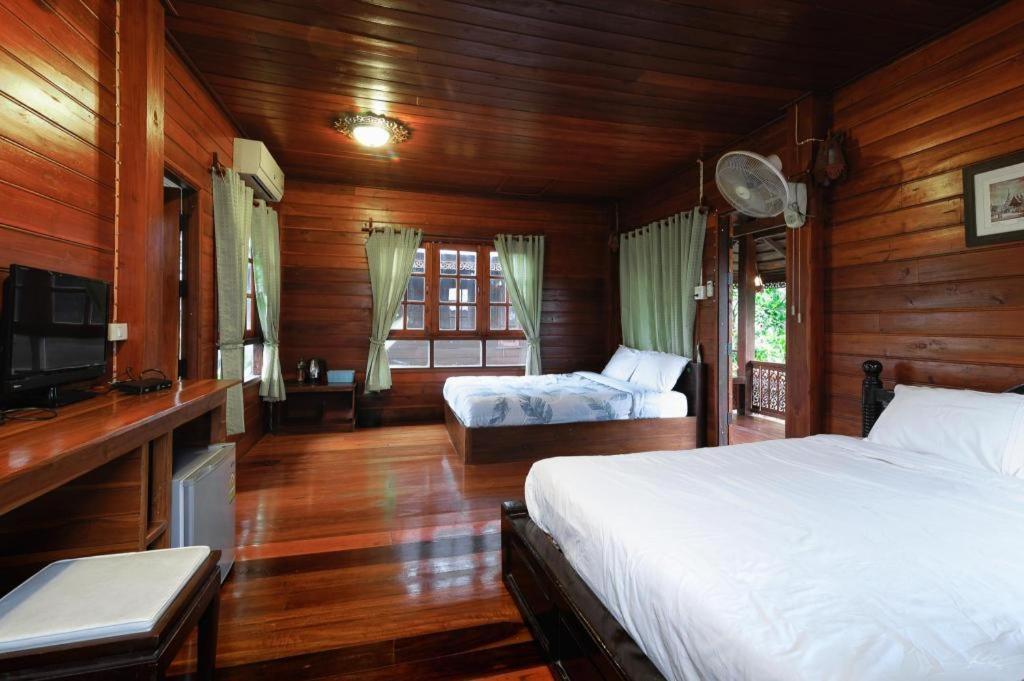 Huan Aumpron Resort Phrae Exterior photo
