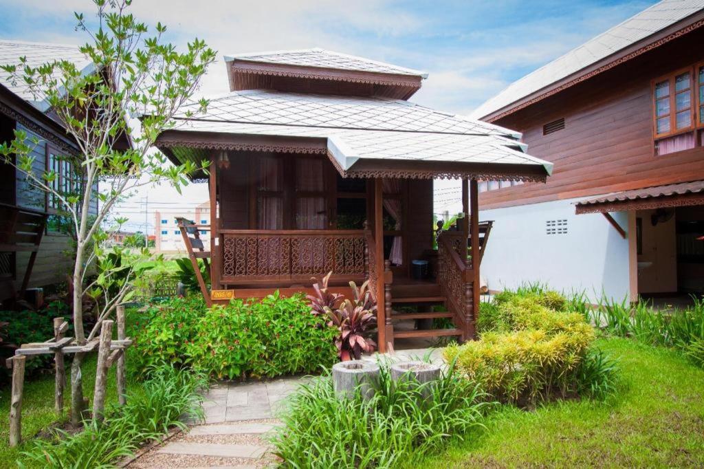 Huan Aumpron Resort Phrae Exterior photo